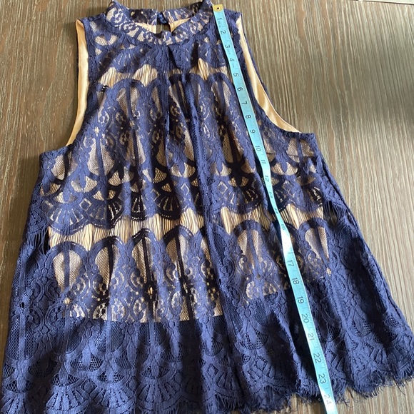 Love Fire ladies Lace blouse with nude lining. Size medium - Picture 9 of 10